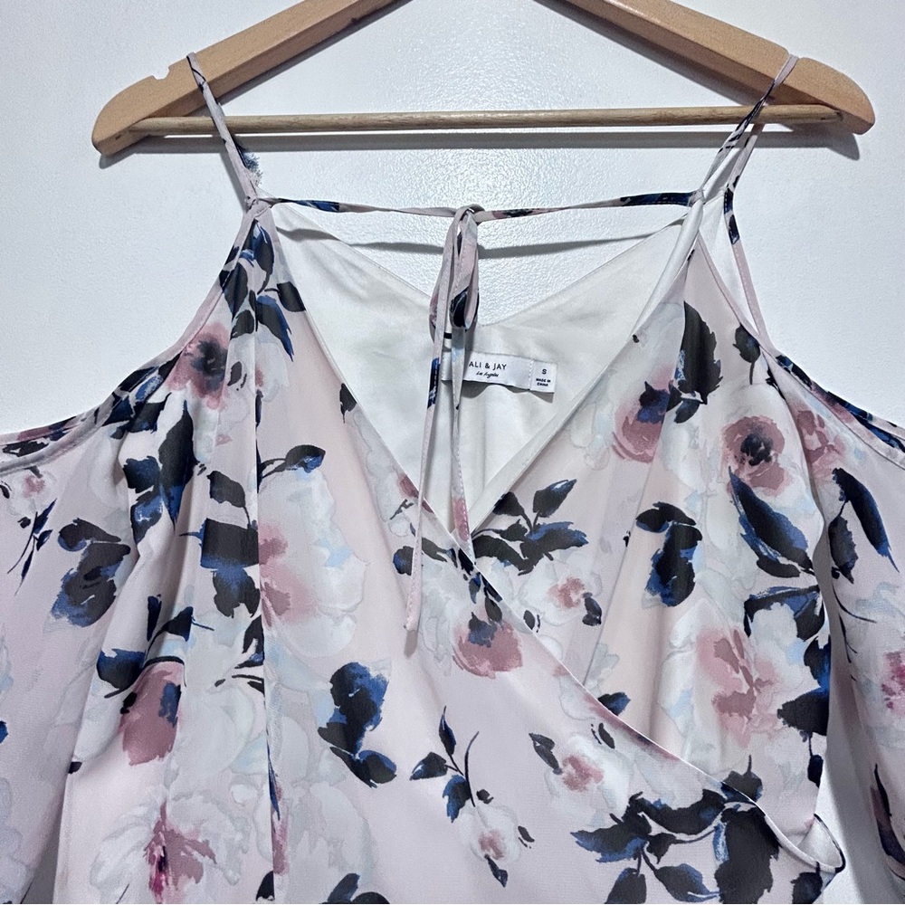 Ali & Jay Los Angeles Floral Cold Shoulder V- Neck Short Dress w/ Lining Size S - Picture 3 of 7